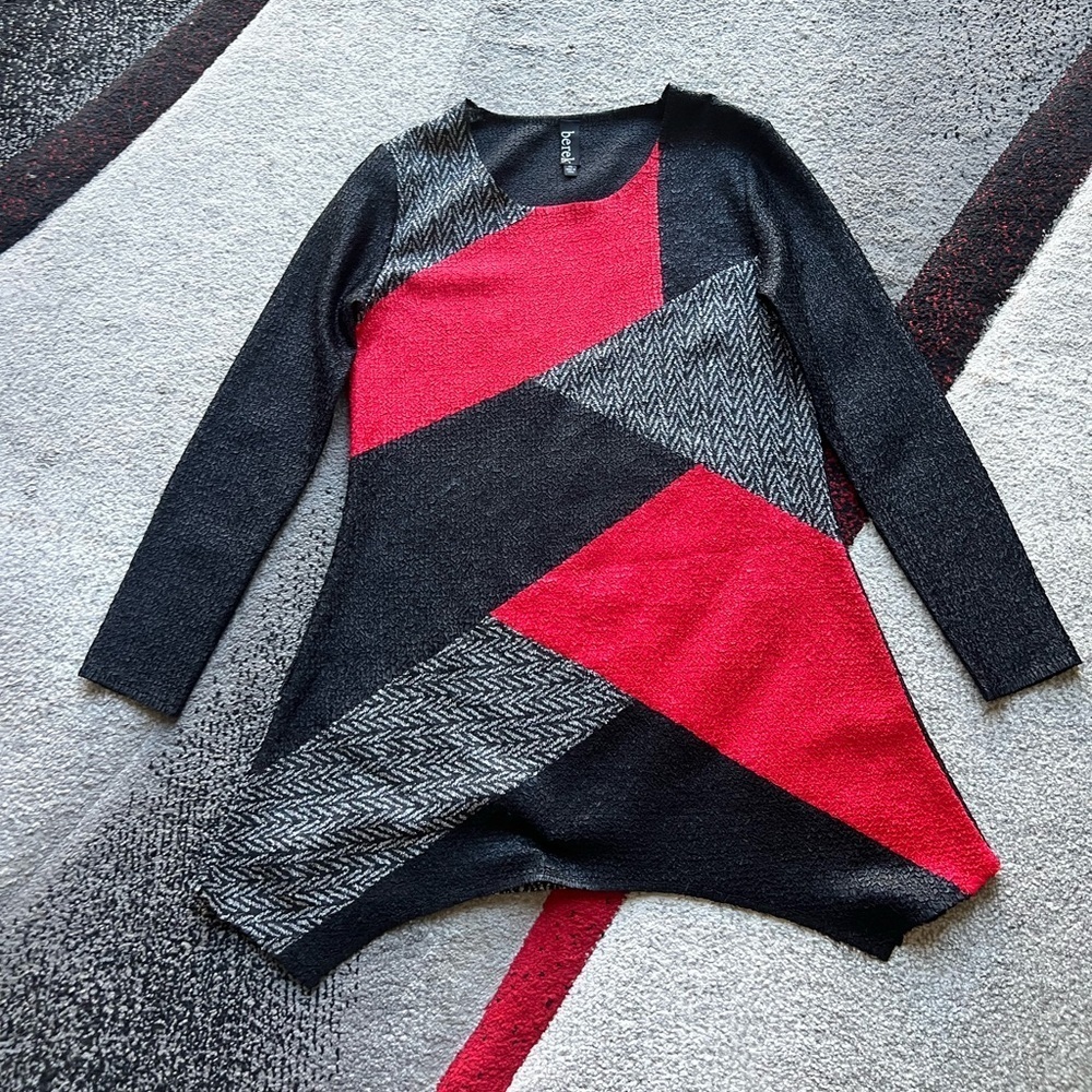 Berek Black Red Retro Crinkled Long Sleeve Tunic Top